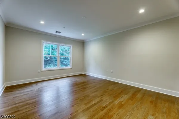 $4,200 | 15 Royal Avenue, Unit 210, Hawthorne, NJ 07506