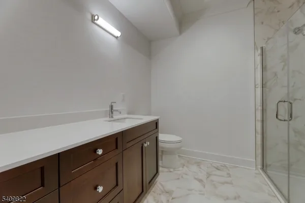 $4,200 | 15 Royal Avenue, Unit 210, Hawthorne, NJ 07506