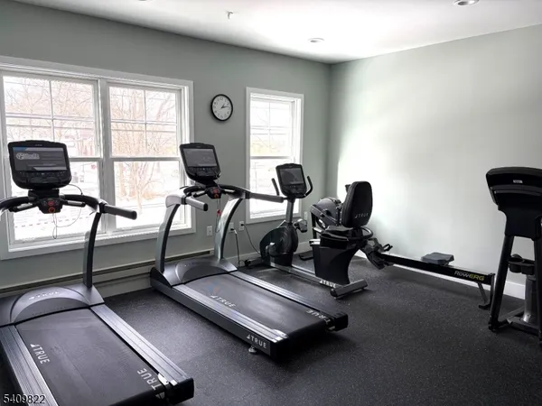 $4,200 | 15 Royal Avenue, Unit 210, Hawthorne, NJ 07506