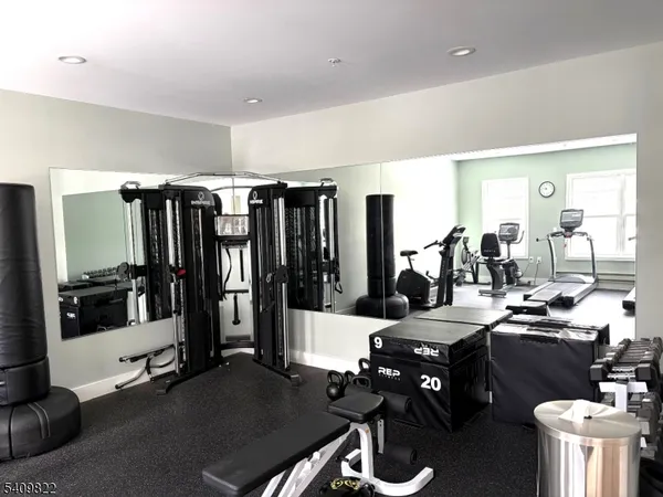 $4,200 | 15 Royal Avenue, Unit 210, Hawthorne, NJ 07506