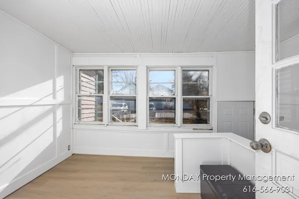 $325,000 | 263 West Muskegon Avenue, Muskegon, MI 49440