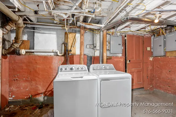 $325,000 | 263 West Muskegon Avenue, Muskegon, MI 49440