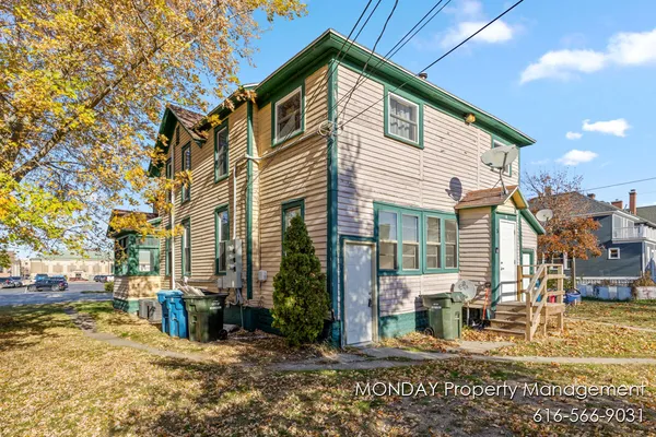 $325,000 | 263 West Muskegon Avenue, Muskegon, MI 49440