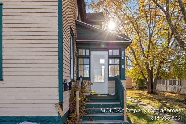 $325,000 | 263 West Muskegon Avenue, Muskegon, MI 49440