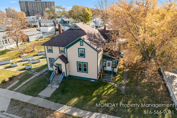 $325,000 | 263 West Muskegon Avenue, Muskegon, MI 49440