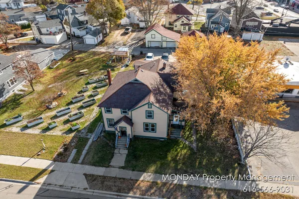 $325,000 | 263 West Muskegon Avenue, Muskegon, MI 49440
