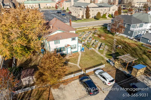 $325,000 | 263 West Muskegon Avenue, Muskegon, MI 49440