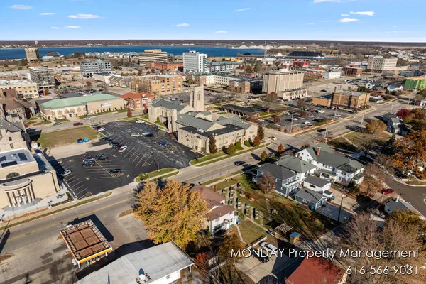 $325,000 | 263 West Muskegon Avenue, Muskegon, MI 49440