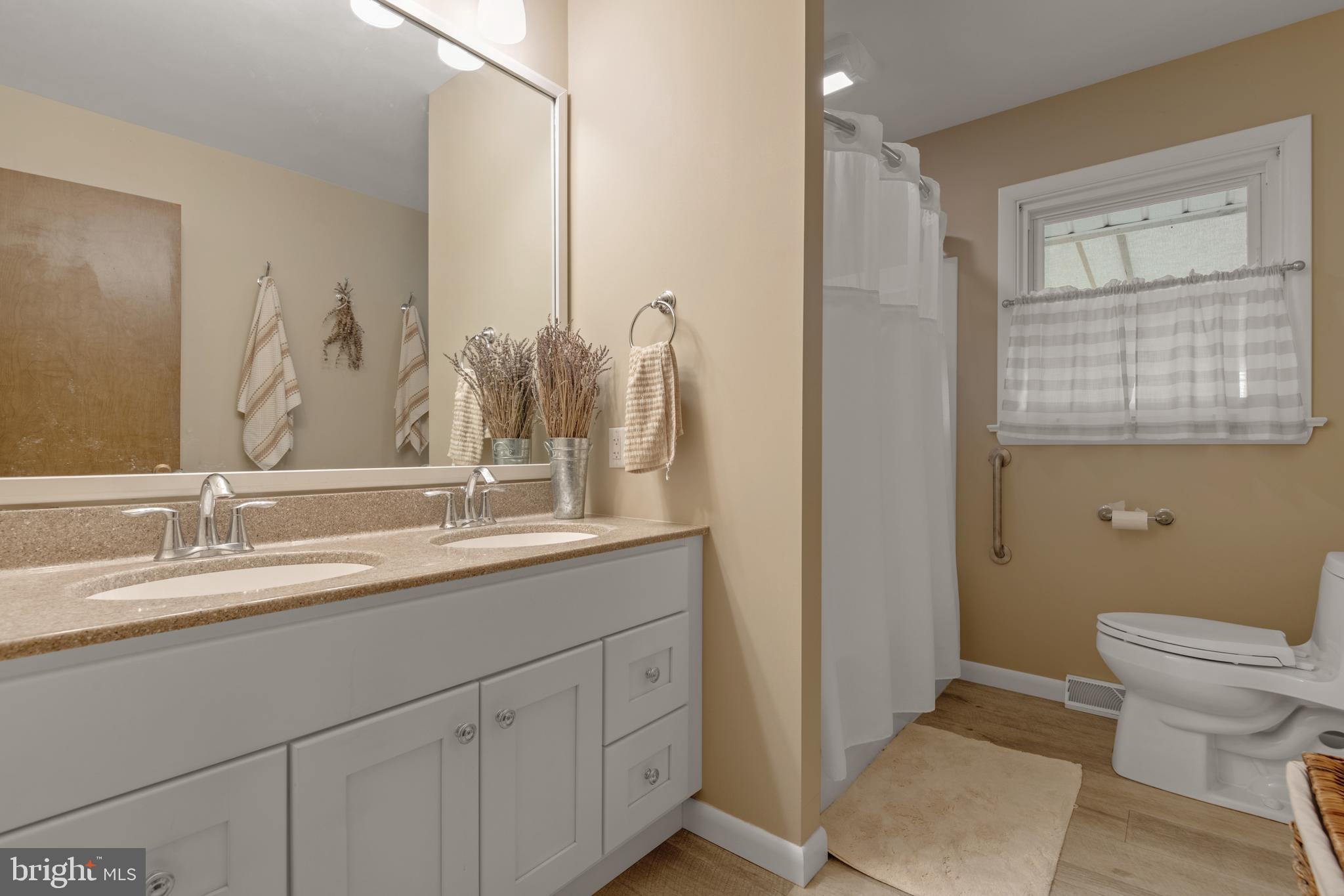 438 Biscayne Road Lancaster, PA 17601 - Photo 16 of 37 Hallway