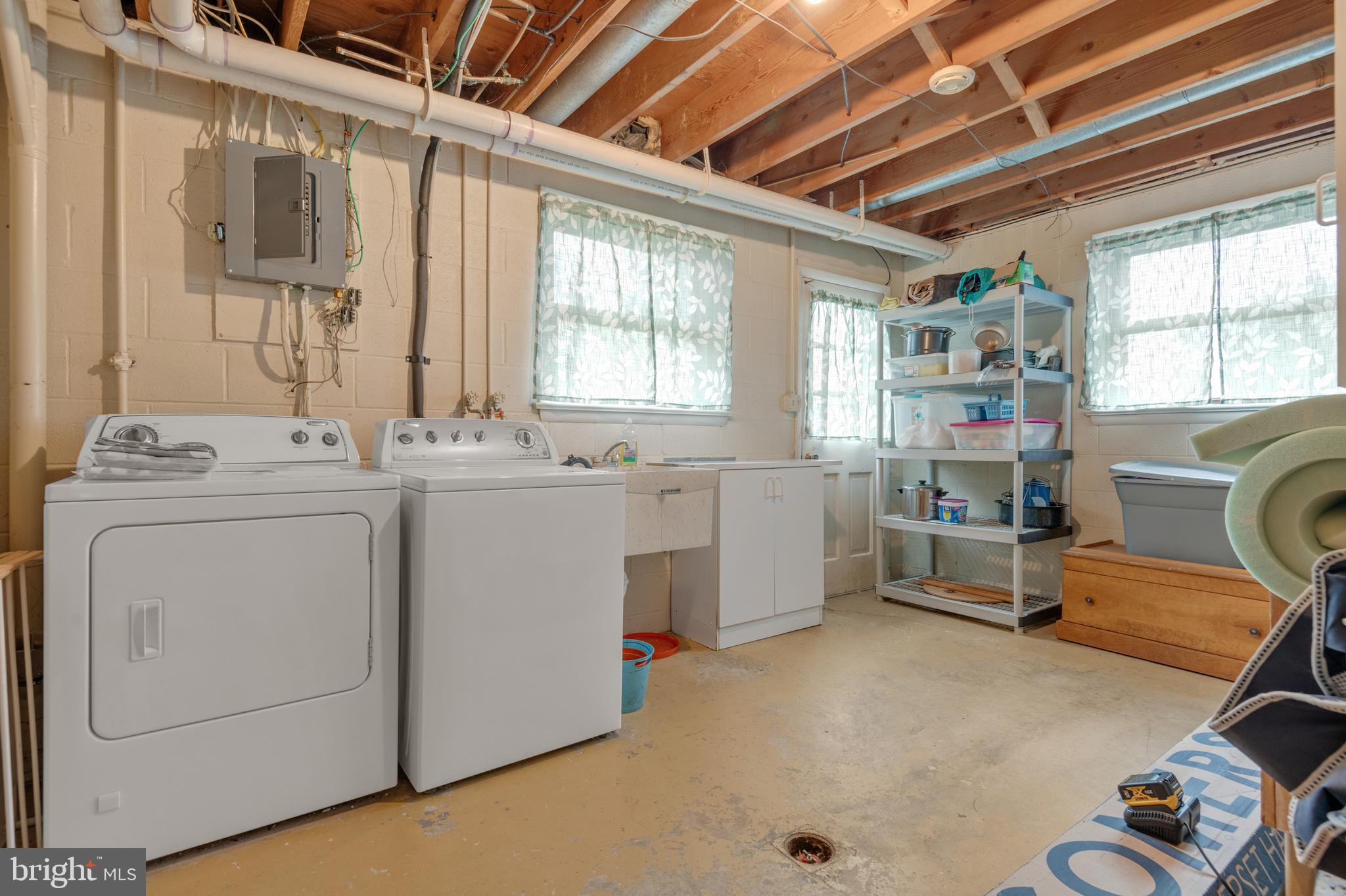 438 Biscayne Road Lancaster, PA 17601 - Photo 26 of 37 Laundry Room