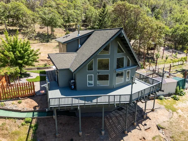 $699,900 | 1050 Humbug Creek Road, Jacksonville, OR 97530