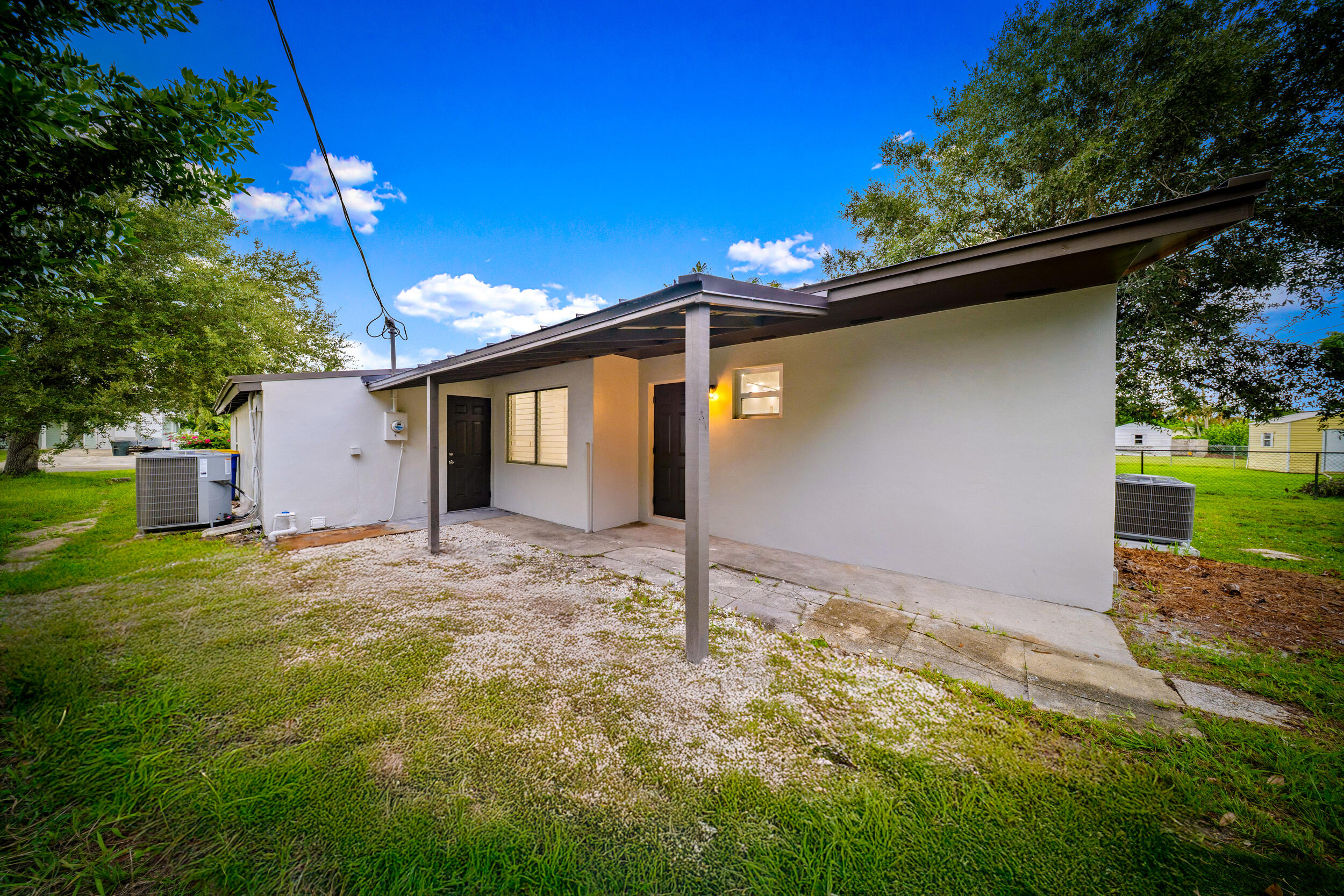 2904 Southeast Bamboo Street Stuart, FL 34997 - Photo 32 of 51 a backyard of a house
