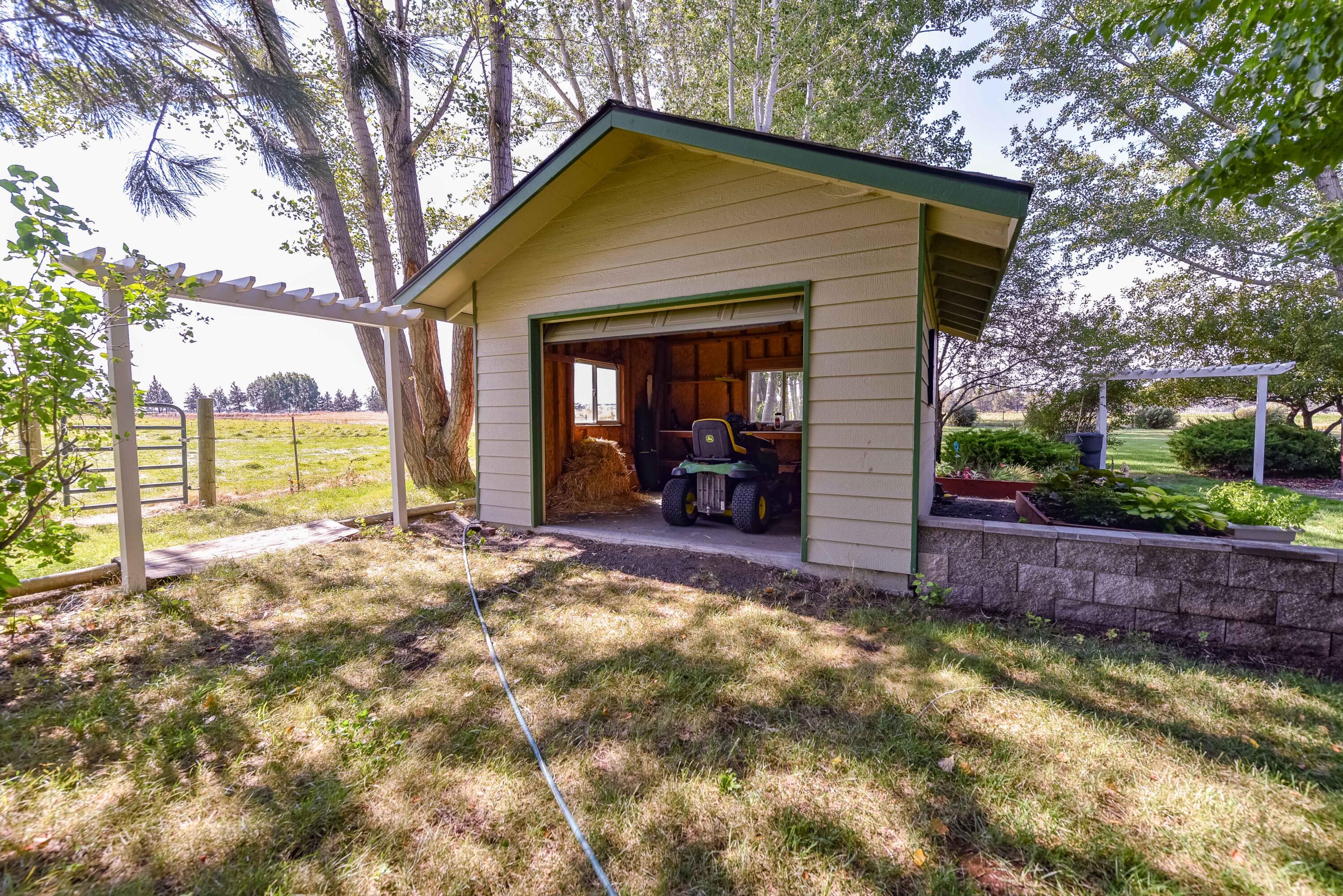 63475 Cricketwood Road Bend, OR 97701 - Photo 34 of 64 a view of a house with backyard and porch