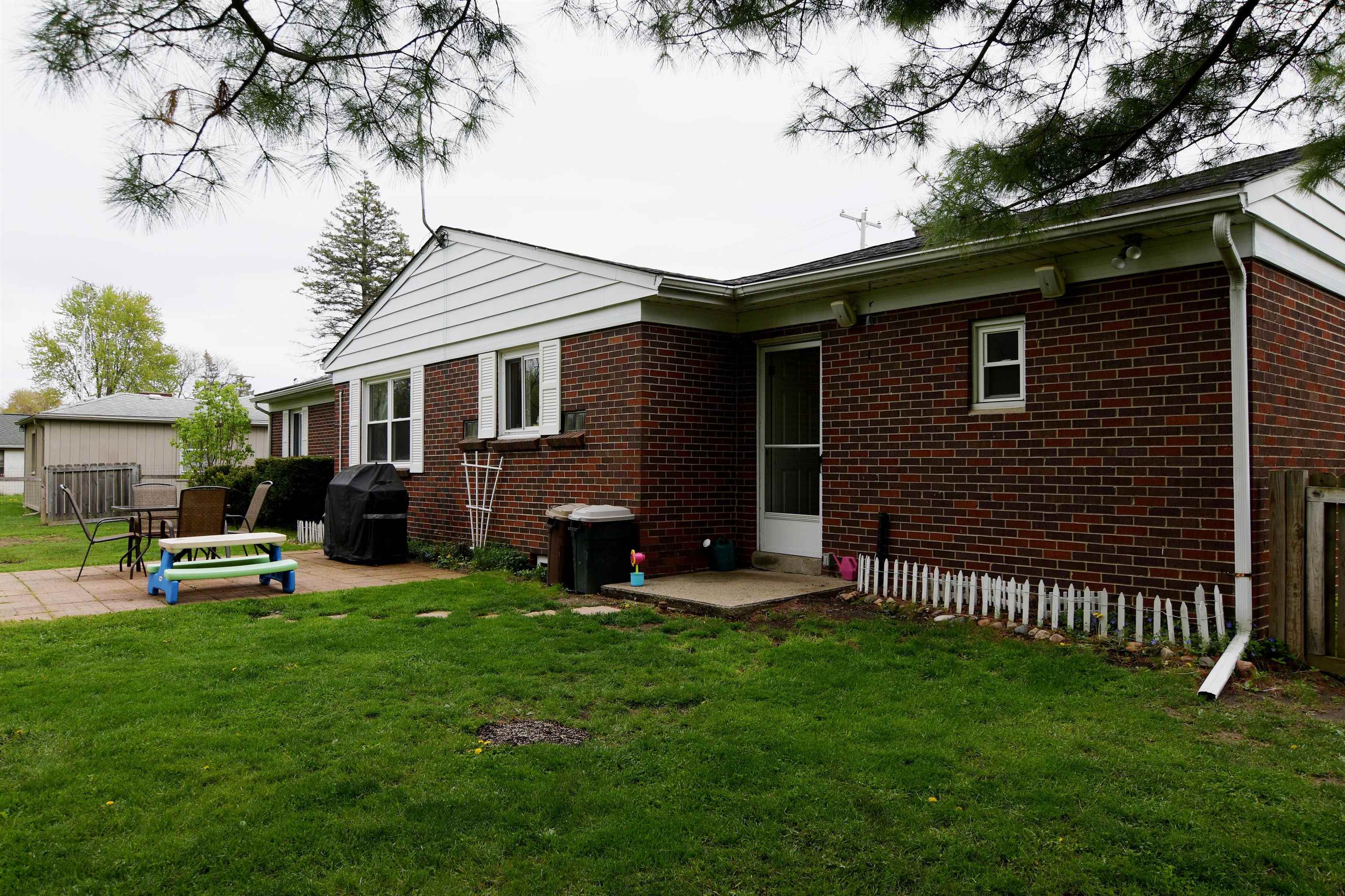 6501 Richfield Road Flint, MI 48506 - Photo 4 of 28 50111328-3.JPG