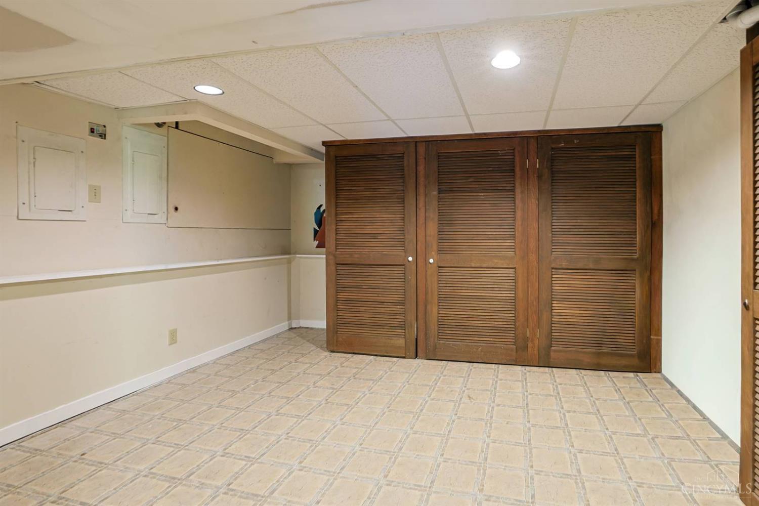 4805 Drake Road Cincinnati, OH 45243 - Photo 57 of 97 Gallery Image 57