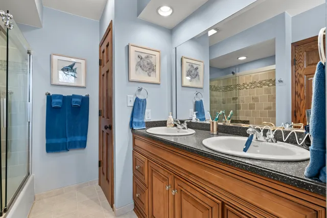 a en suite bathroom with double sink and a mirror