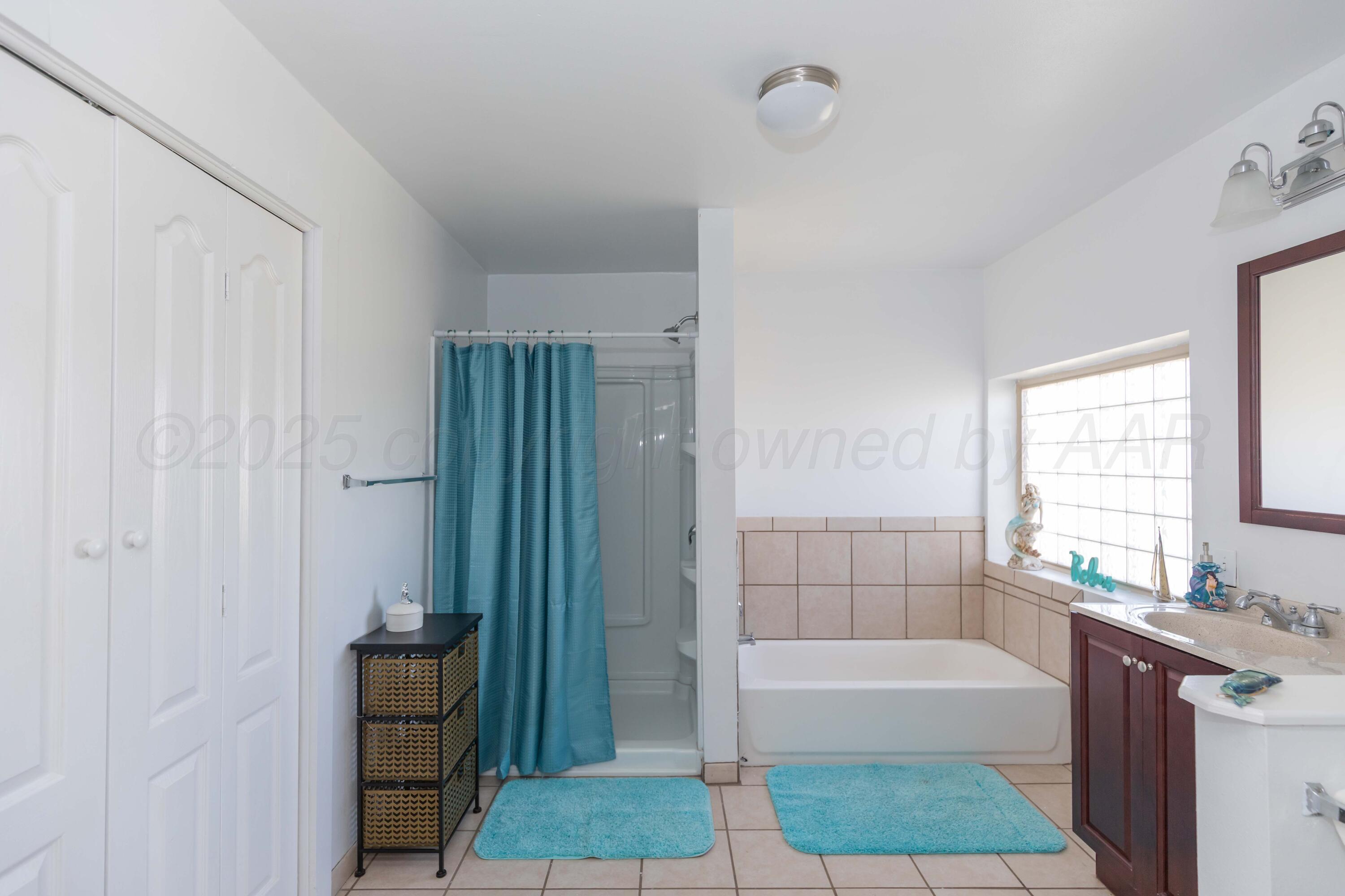 105 Poplar Street Skellytown, TX 79080 - Photo 21 of 37 a bathroom with a bathtub a sink and a shower