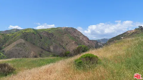 $2,495,000 | 729 Enchanted Way, Pacific Palisades, CA 90272