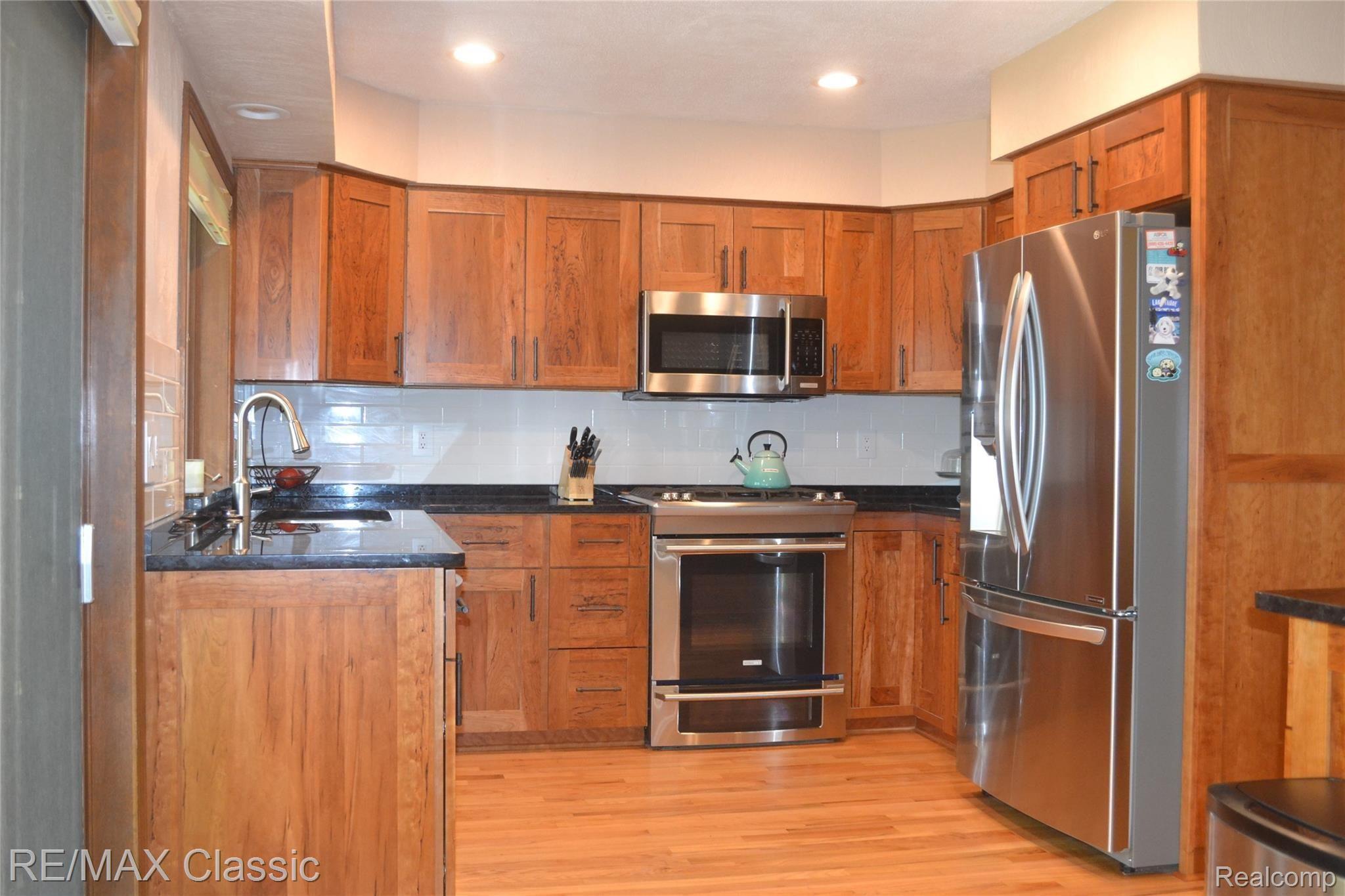 3730 Sleeth Road Commerce Township, MI 48382 - Photo 24 of 59 Kitchen