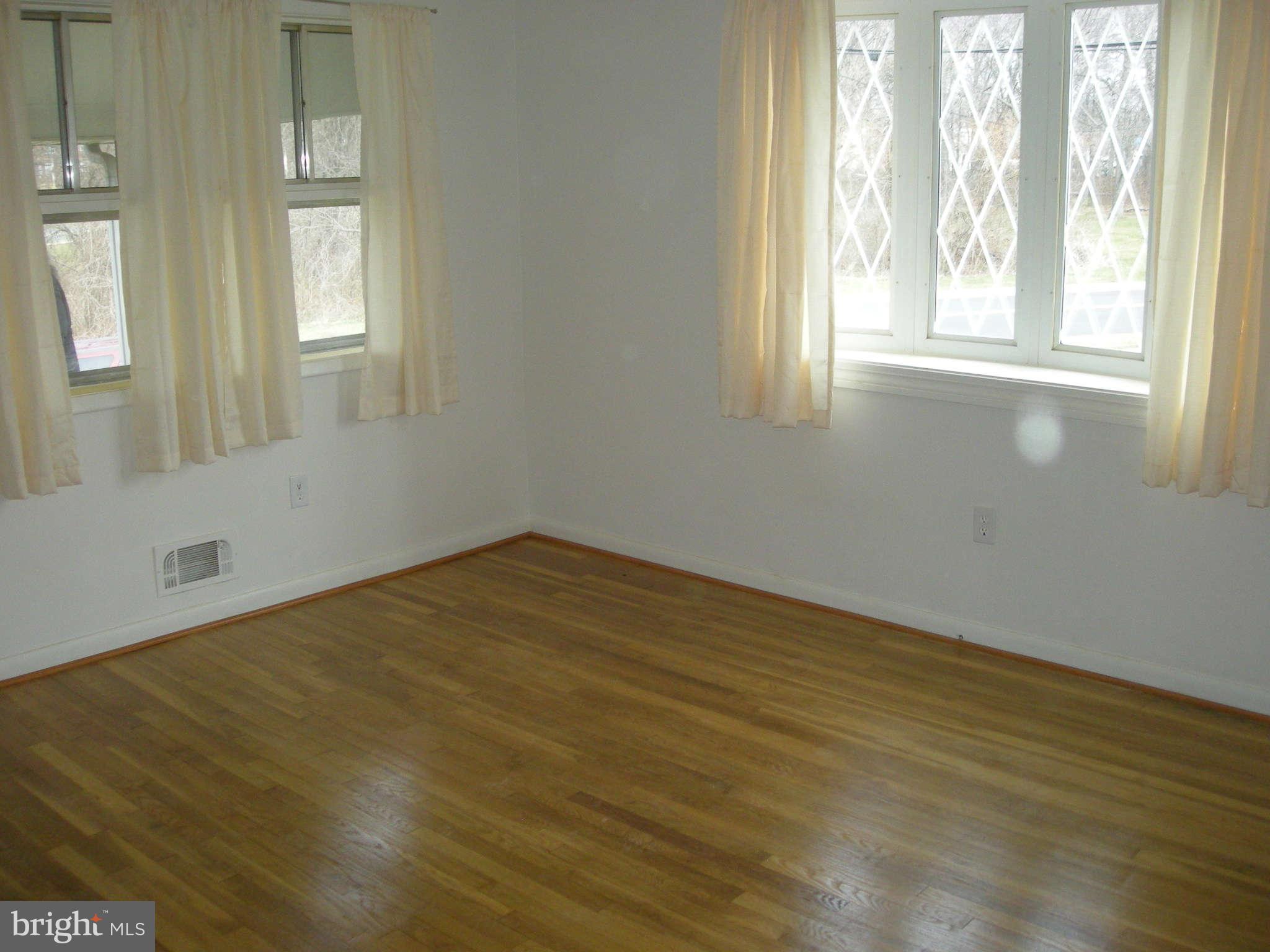 8599 Morven Road Baltimore, MD 21234 - Photo 8 of 18 Living Room