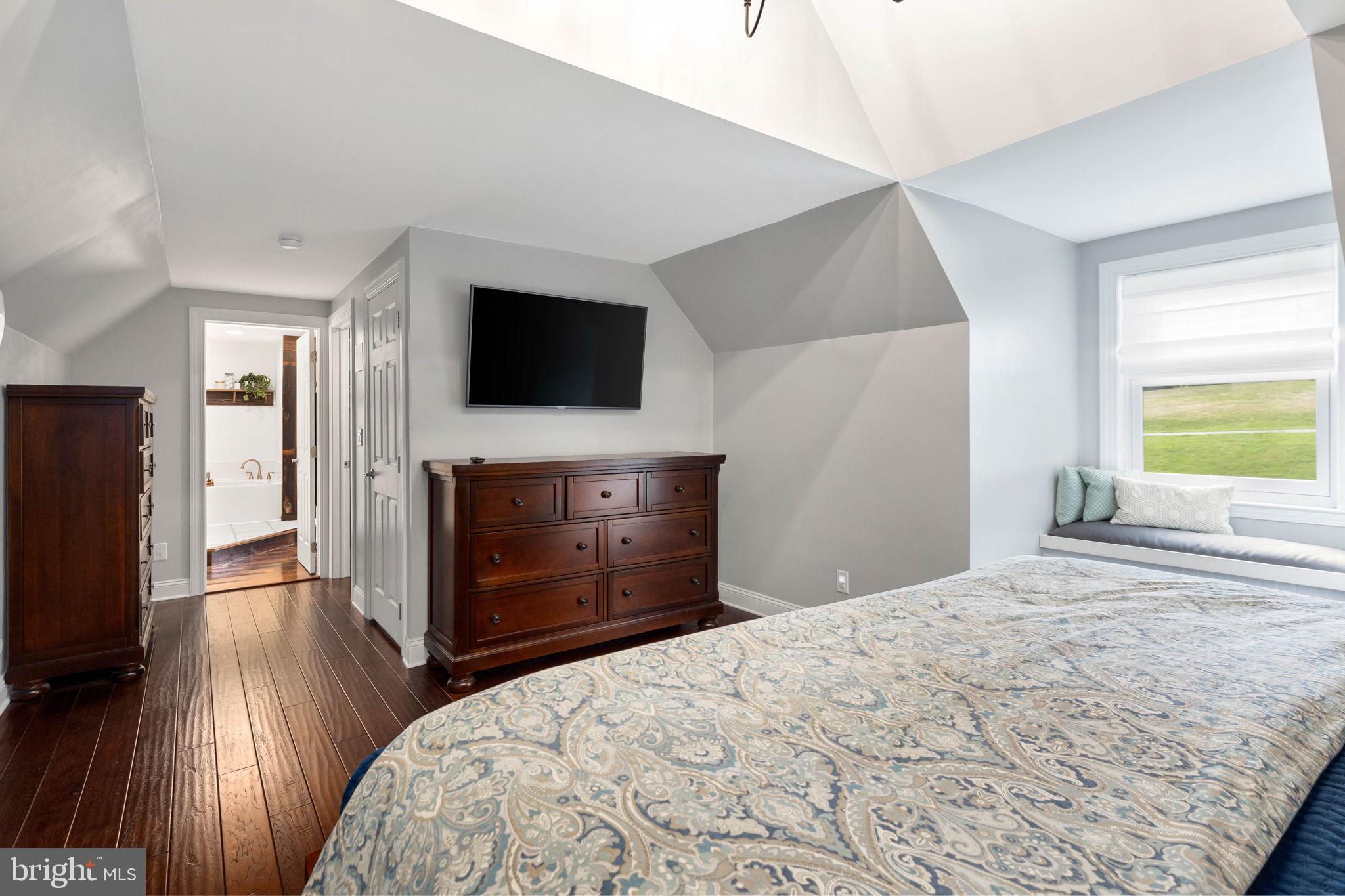 456 Pine Grove Road Nottingham, PA 19362 - Photo 20 of 37 Primary Suite to closet & full bath