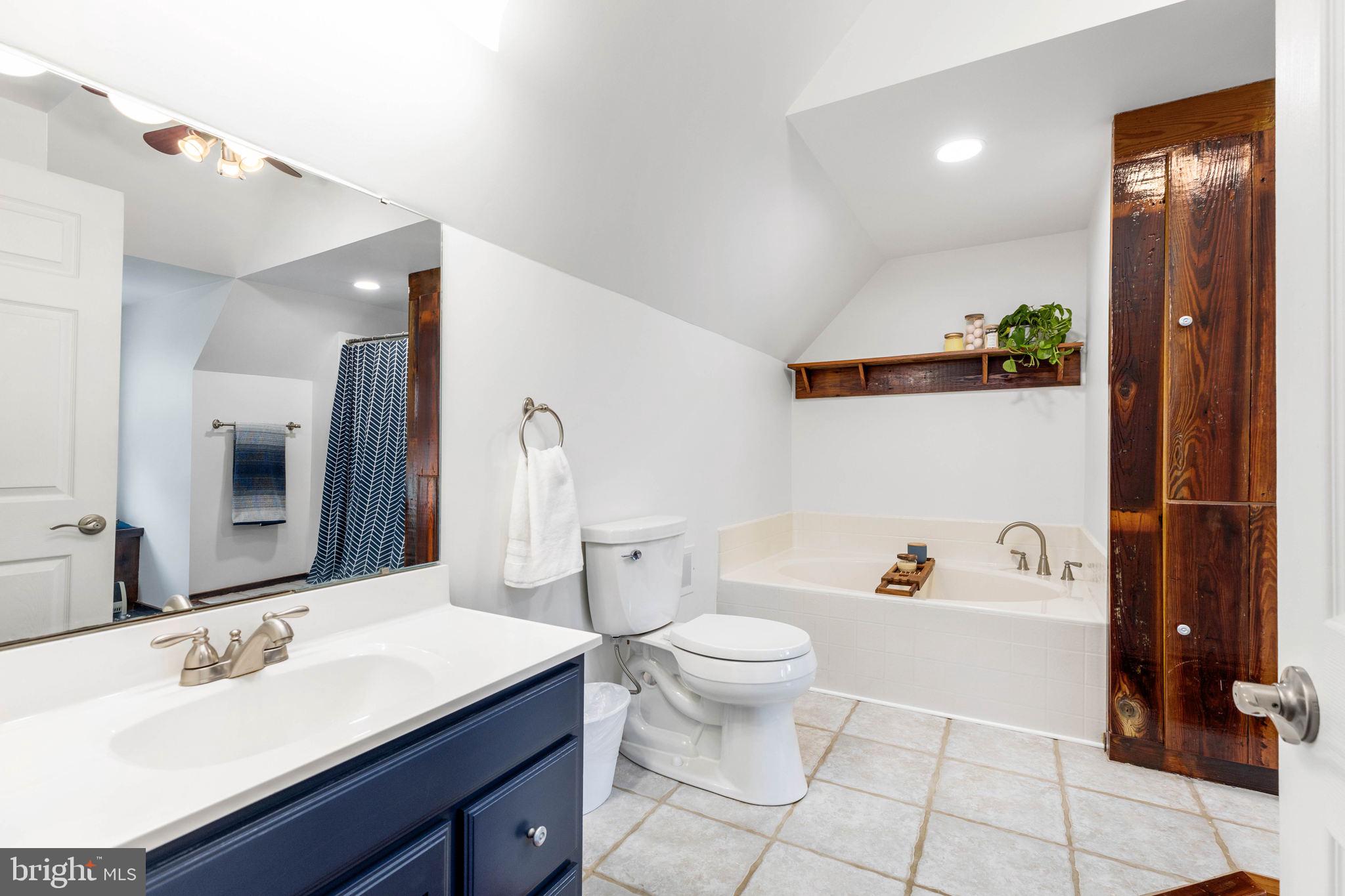 456 Pine Grove Road Nottingham, PA 19362 - Photo 21 of 37 Large Primary Bath