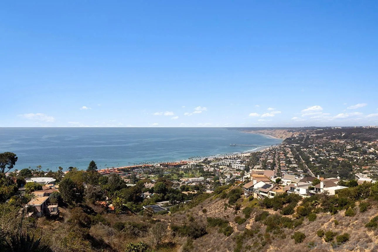 7447 Hillside Drive La Jolla, CA 92037 - Photo 7 of 55