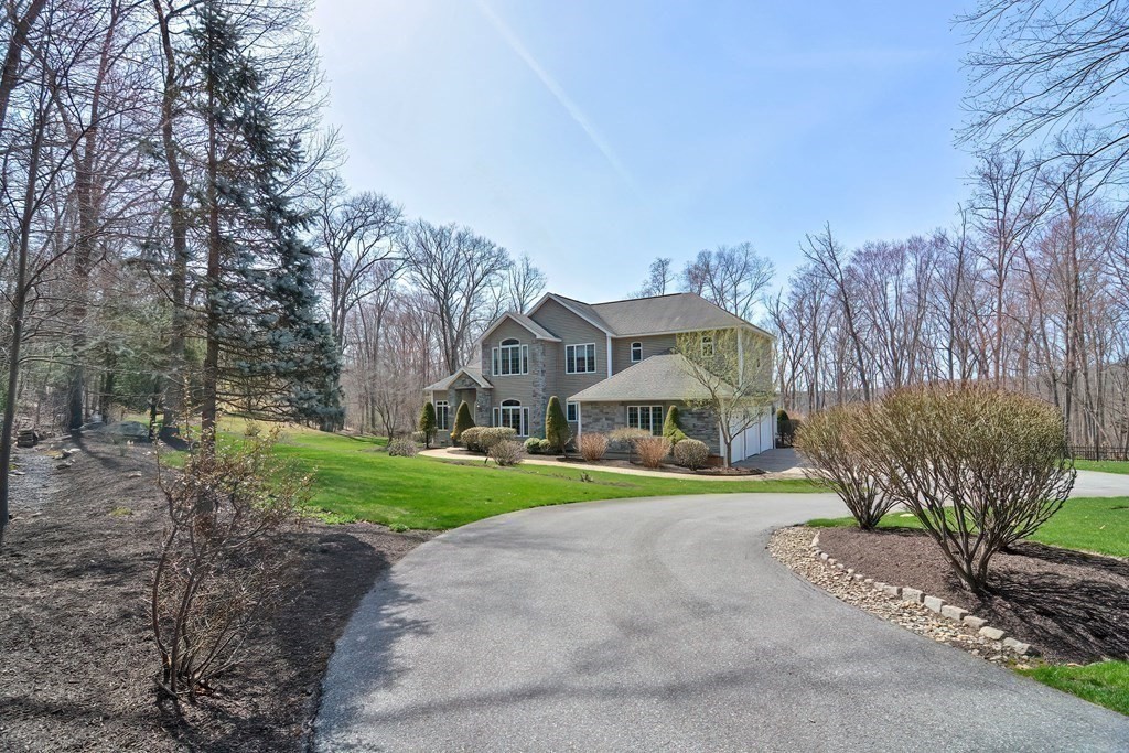 383 Reservoir Road Cumberland, RI 02864 - Photo 3 of 42