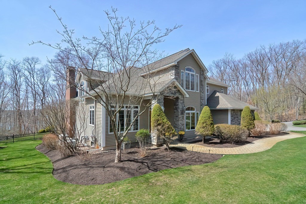 383 Reservoir Road Cumberland, RI 02864 - Photo 8 of 42