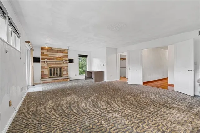 a view of empty room with empty shelves