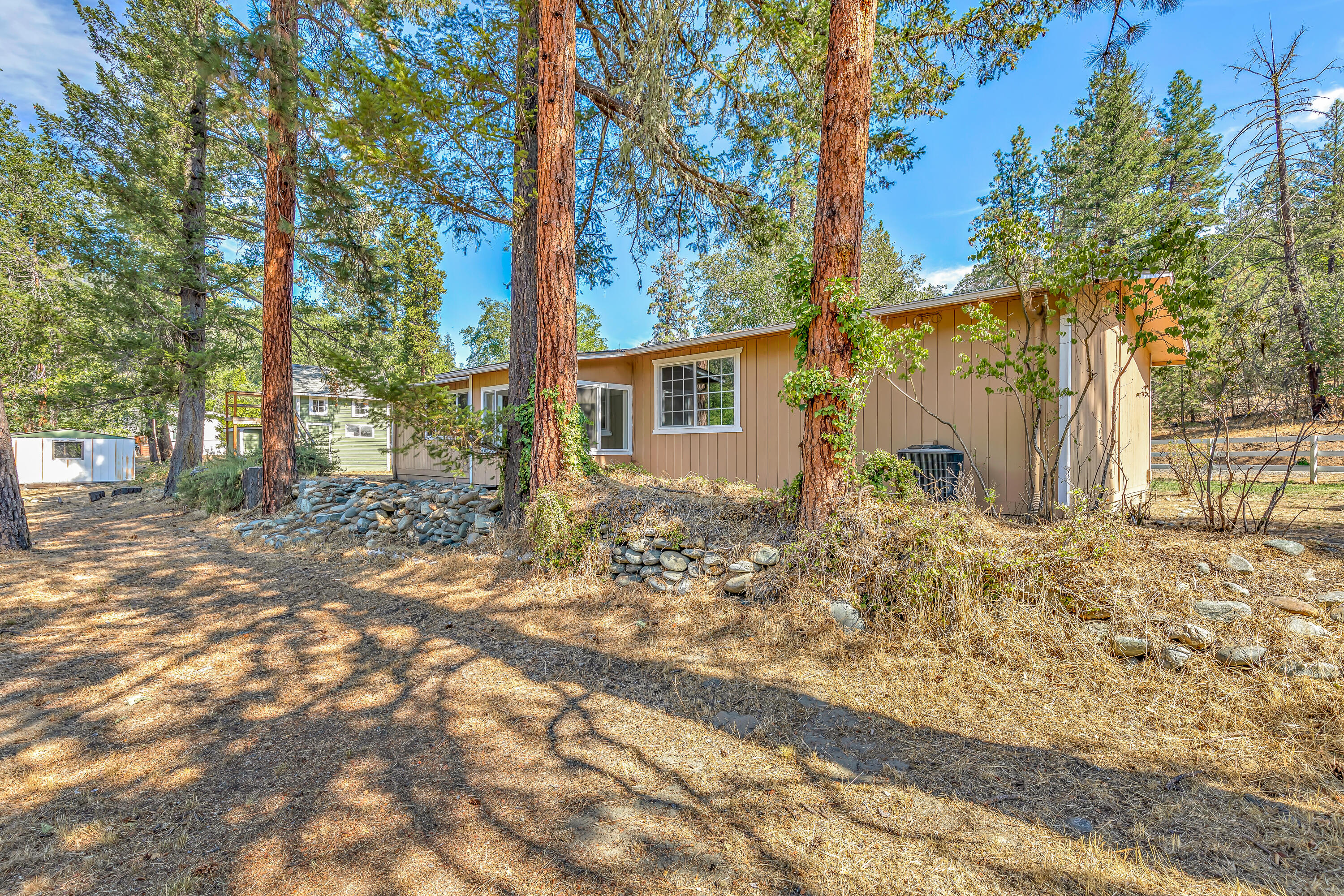 14350 Upper Applegate Road Jacksonville, OR 97530 - Photo 11 of 43 33