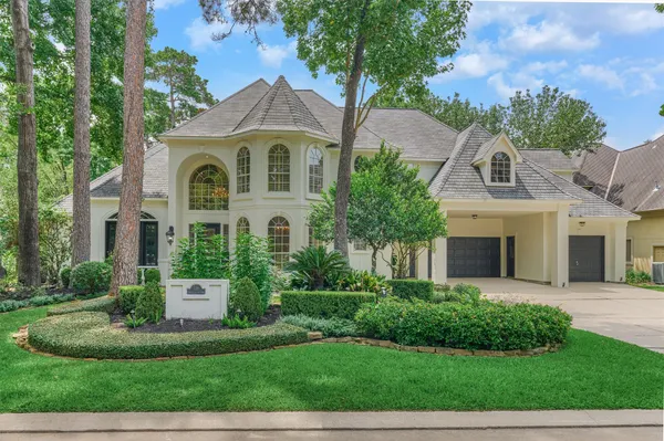$1,595,000 | 319 South Silvershire Circle, The Woodlands, TX 77381