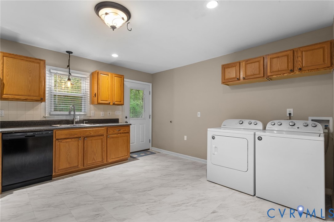 8141 Military Road Amelia Court House, VA 23002 - Photo 17 of 40 a kitchen that has a sink and a stove