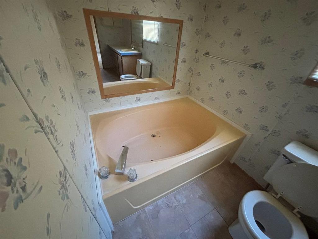 361 Cumberland Circle Murchison, TX 75778 - Photo 16 of 40 a bathroom with a sink and a toilet