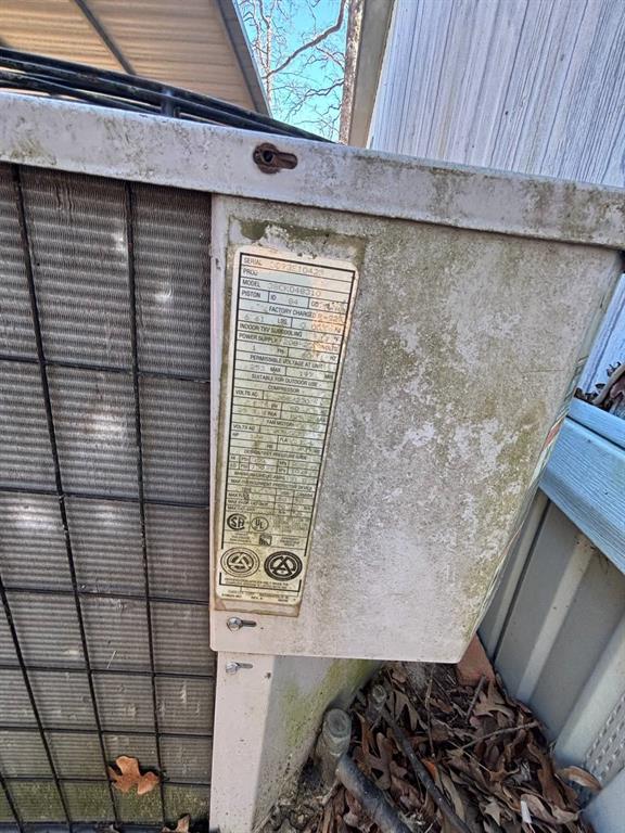 361 Cumberland Circle Murchison, TX 75778 - Photo 7 of 40 a bathroom with a sink and a shower