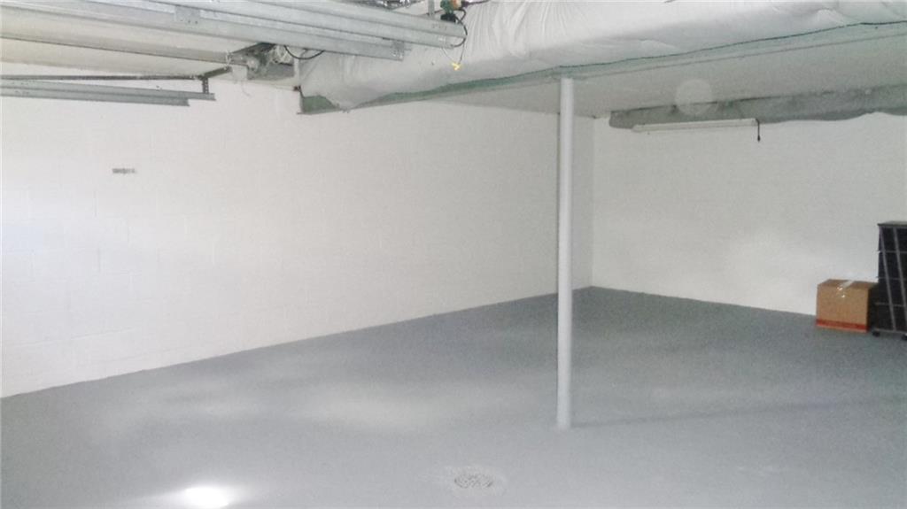5081 West Harbison Road Pittsburgh, PA 15276 - Photo 16 of 24 GARAGE. FRESHLY PAINTED