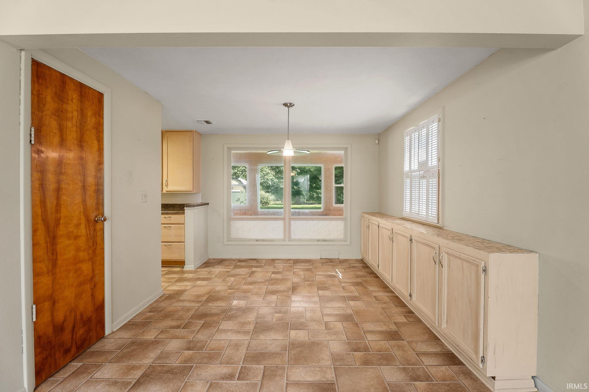 208 West Gump Road Fort Wayne, IN 46845 - Photo 11 of 33