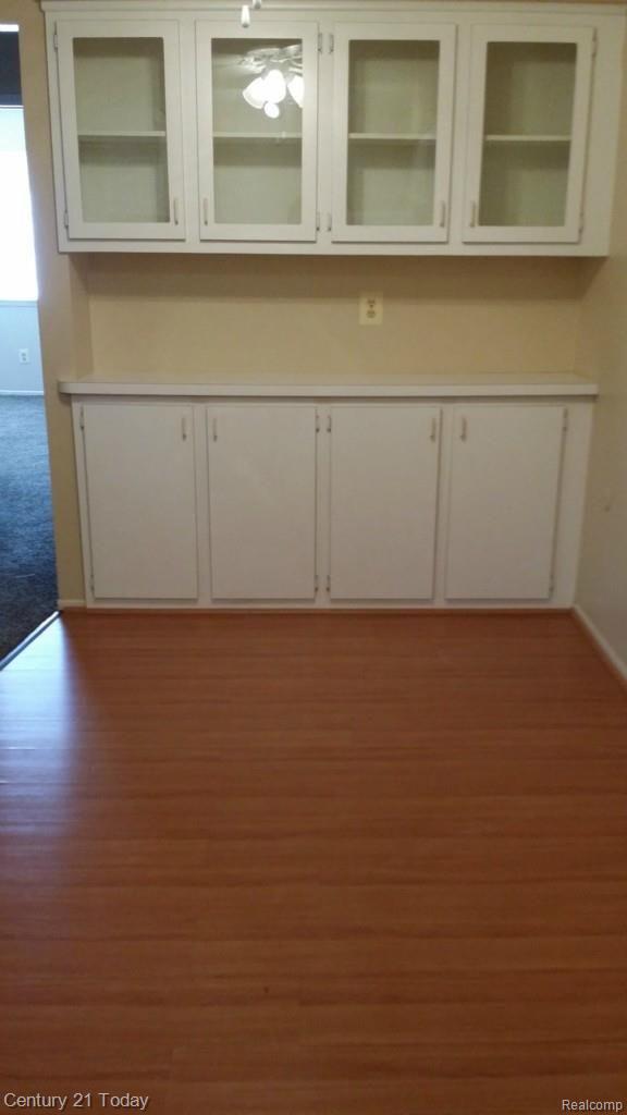 29173 Hayes Road, Unit 22 Warren, MI 48088 - Photo 7 of 21 Newer laminate hardwood flooring