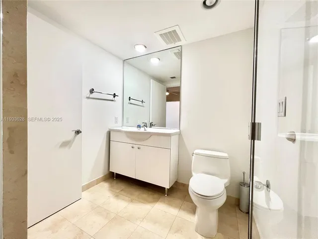 $9,000 | 1850 South Ocean Drive, Unit 2204, Hallandale Beach, FL 33009