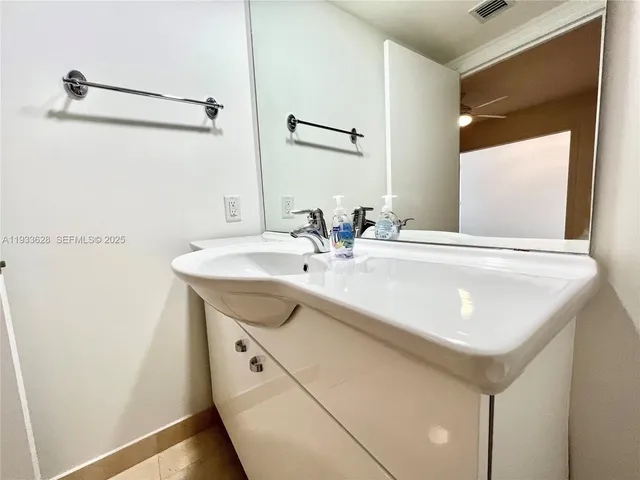 $9,000 | 1850 South Ocean Drive, Unit 2204, Hallandale Beach, FL 33009