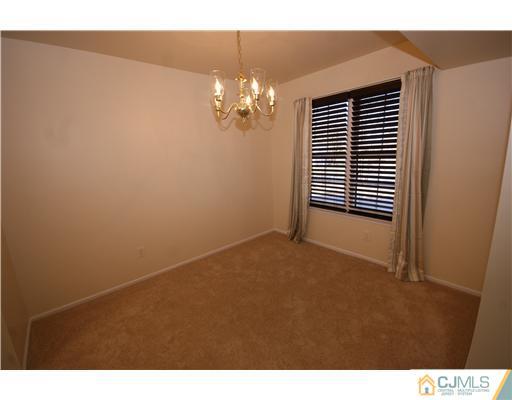 80 Keystone Court Edison, NJ 08817 - Photo 2 of 12 Gallery Image 2