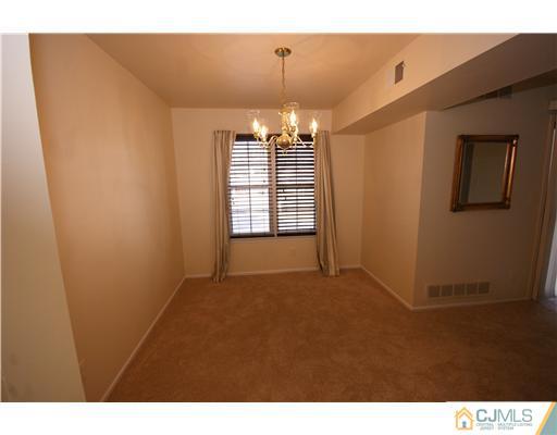 80 Keystone Court Edison, NJ 08817 - Photo 3 of 12 Gallery Image 3