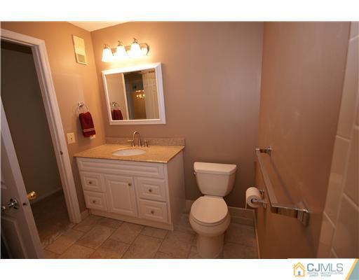 80 Keystone Court Edison, NJ 08817 - Photo 6 of 12 Gallery Image 6