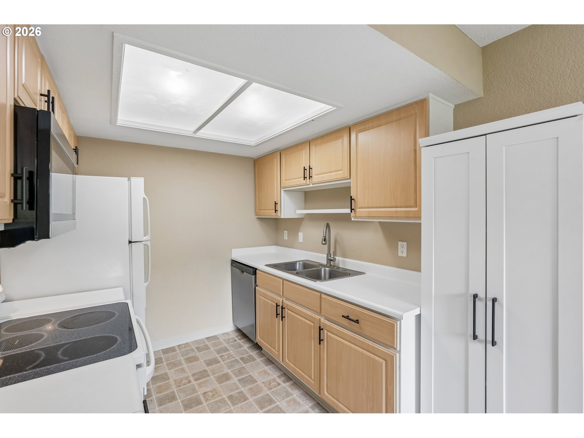 9490 Southwest 146th Terrace, Unit R8 Beaverton, OR 97007 - Photo 9 of 25