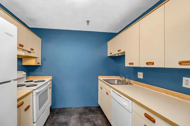 $220,000 | 200 Market Street, Unit A21, Lowell, MA 01852