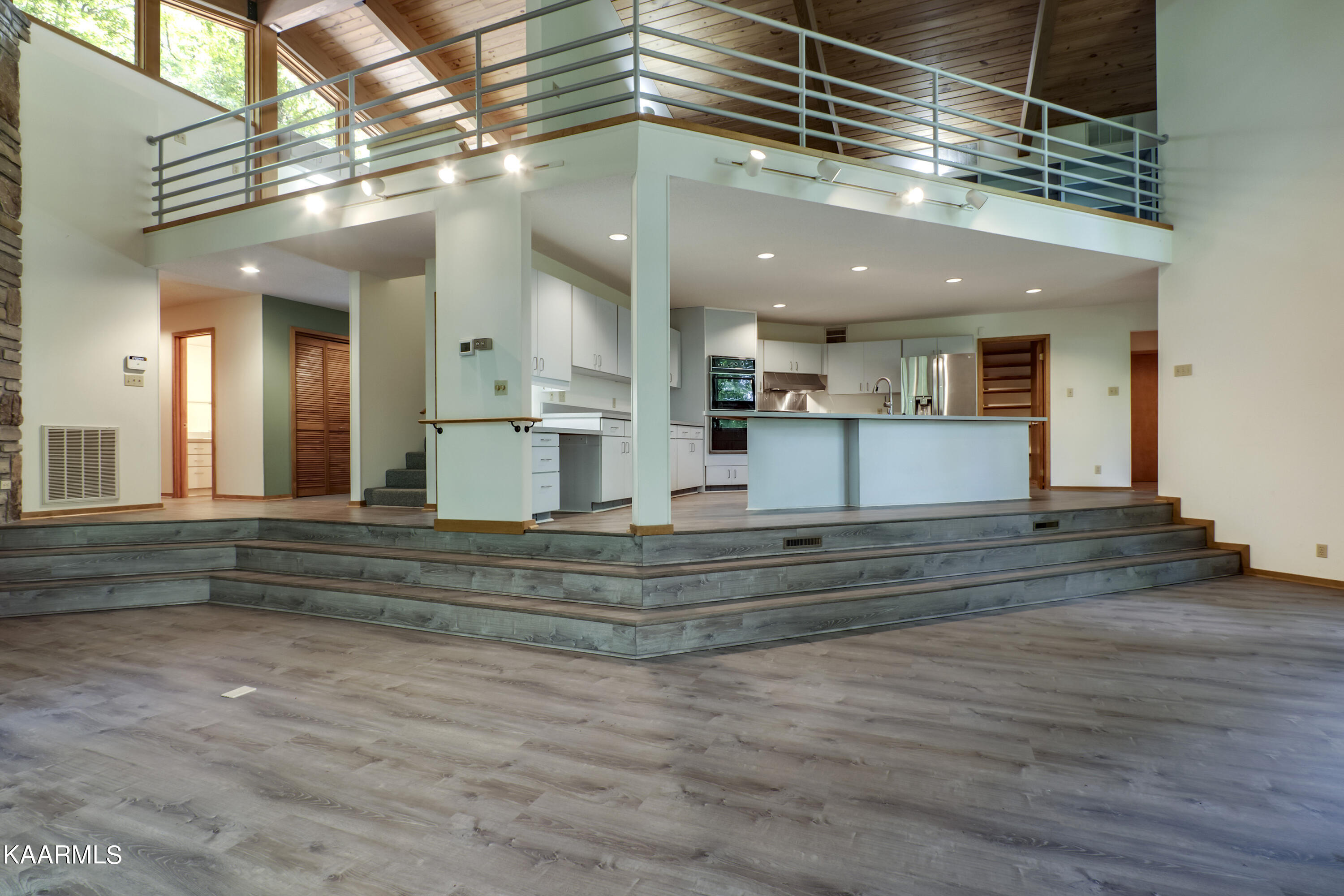 151 Baypath Drive Oak Ridge, TN 37830 - Photo 11 of 60 11_BaypathDrive_151_GreatRoom03