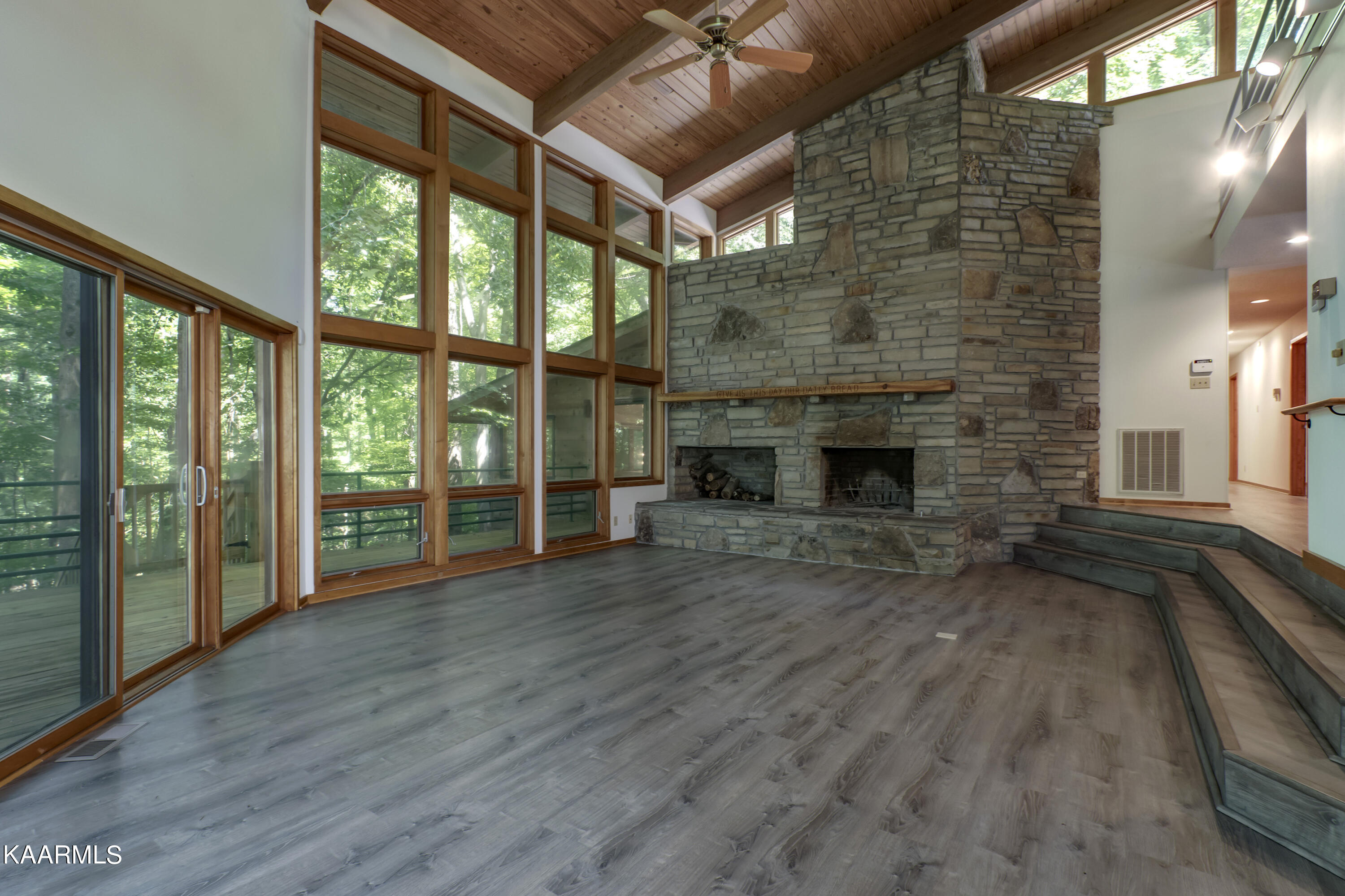 151 Baypath Drive Oak Ridge, TN 37830 - Photo 12 of 60 12_BaypathDrive_151_GreatRoom04