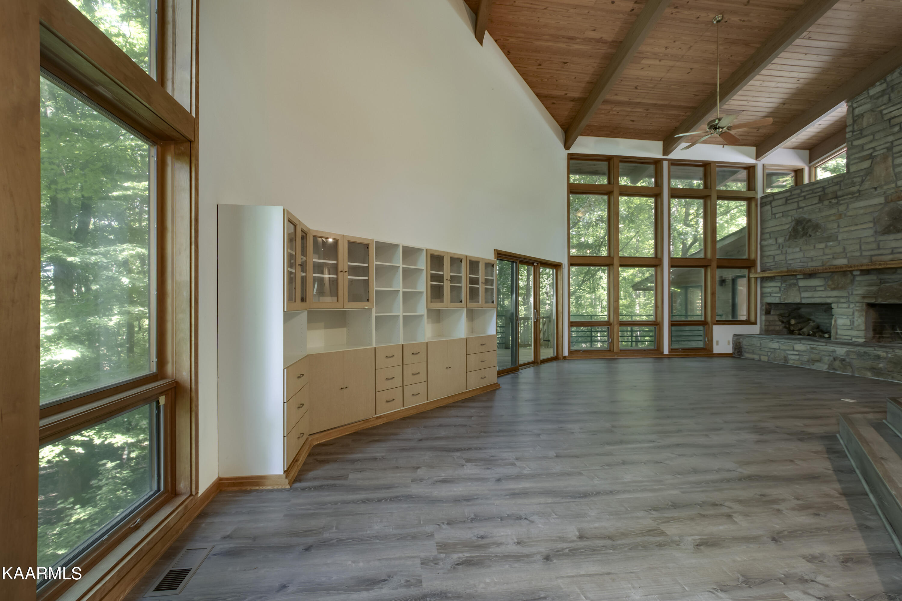 151 Baypath Drive Oak Ridge, TN 37830 - Photo 13 of 60 13_BaypathDrive_151_GreatRoom05