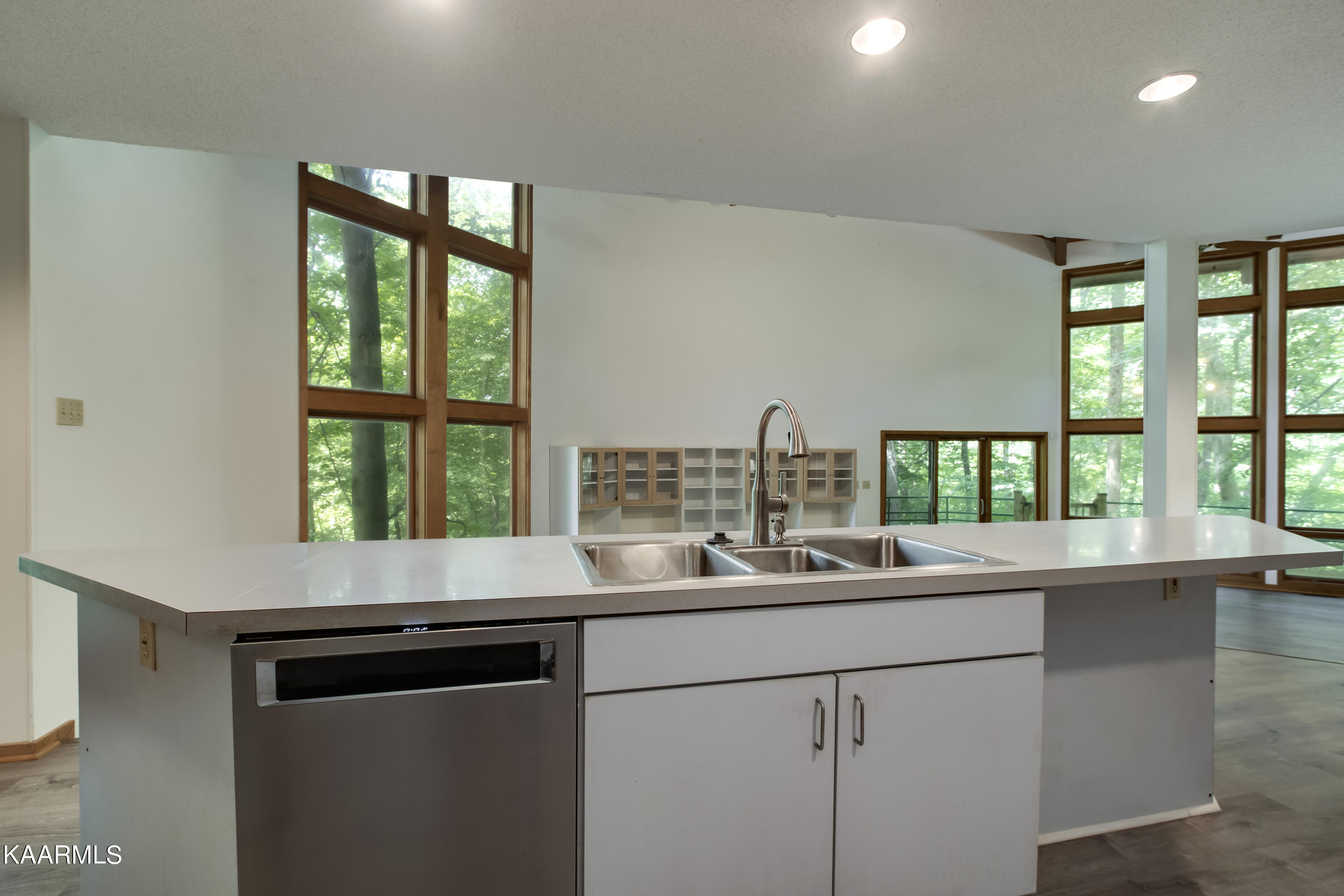 151 Baypath Drive Oak Ridge, TN 37830 - Photo 16 of 60 16_BaypathDrive_151_Kitchen03