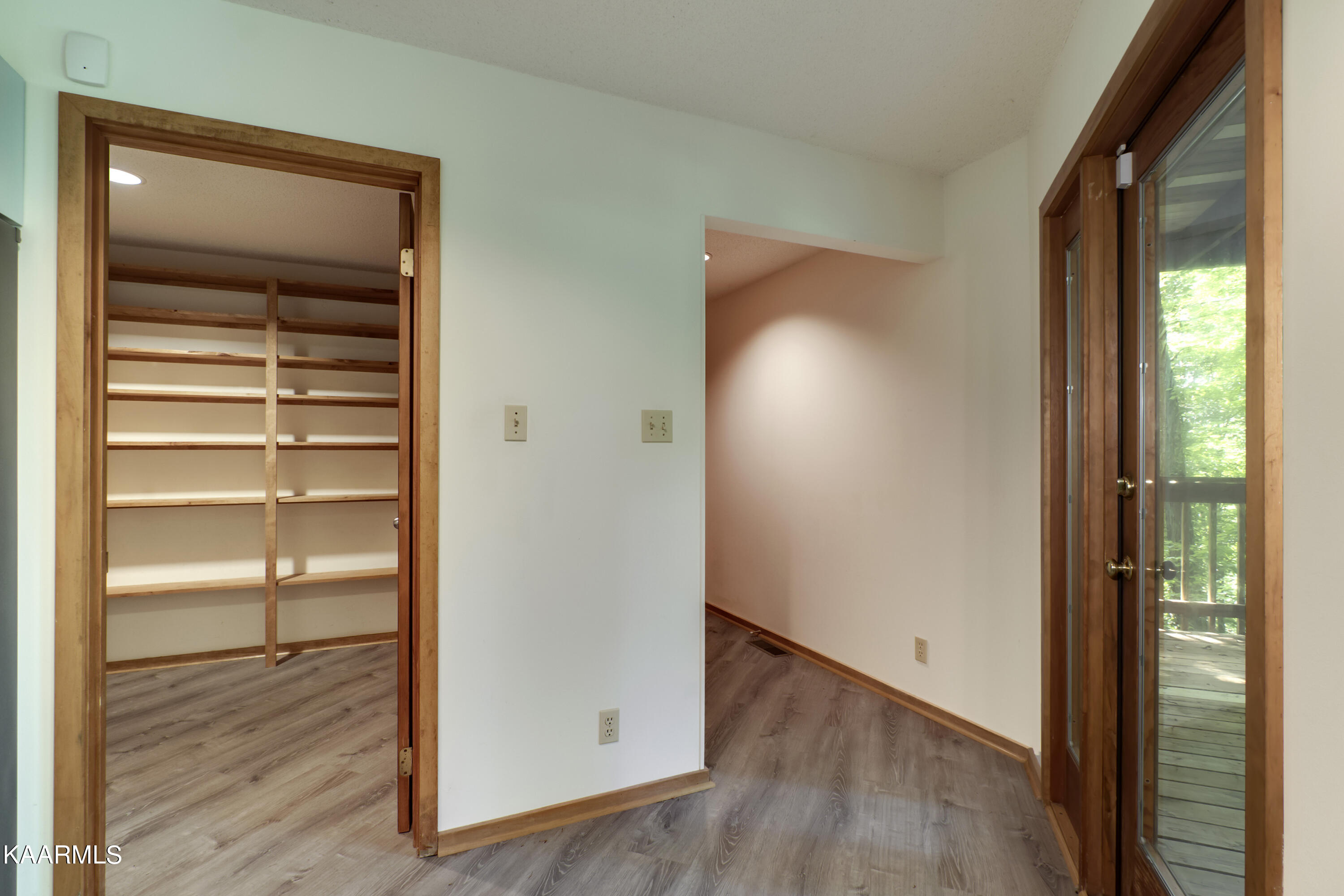 151 Baypath Drive Oak Ridge, TN 37830 - Photo 20 of 60 20_BaypathDrive_151_Pantry-GarageHal-Bal